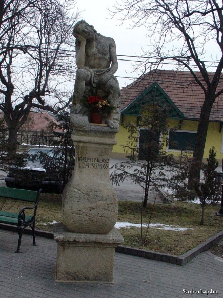 Búsuló Krisztus-szobor